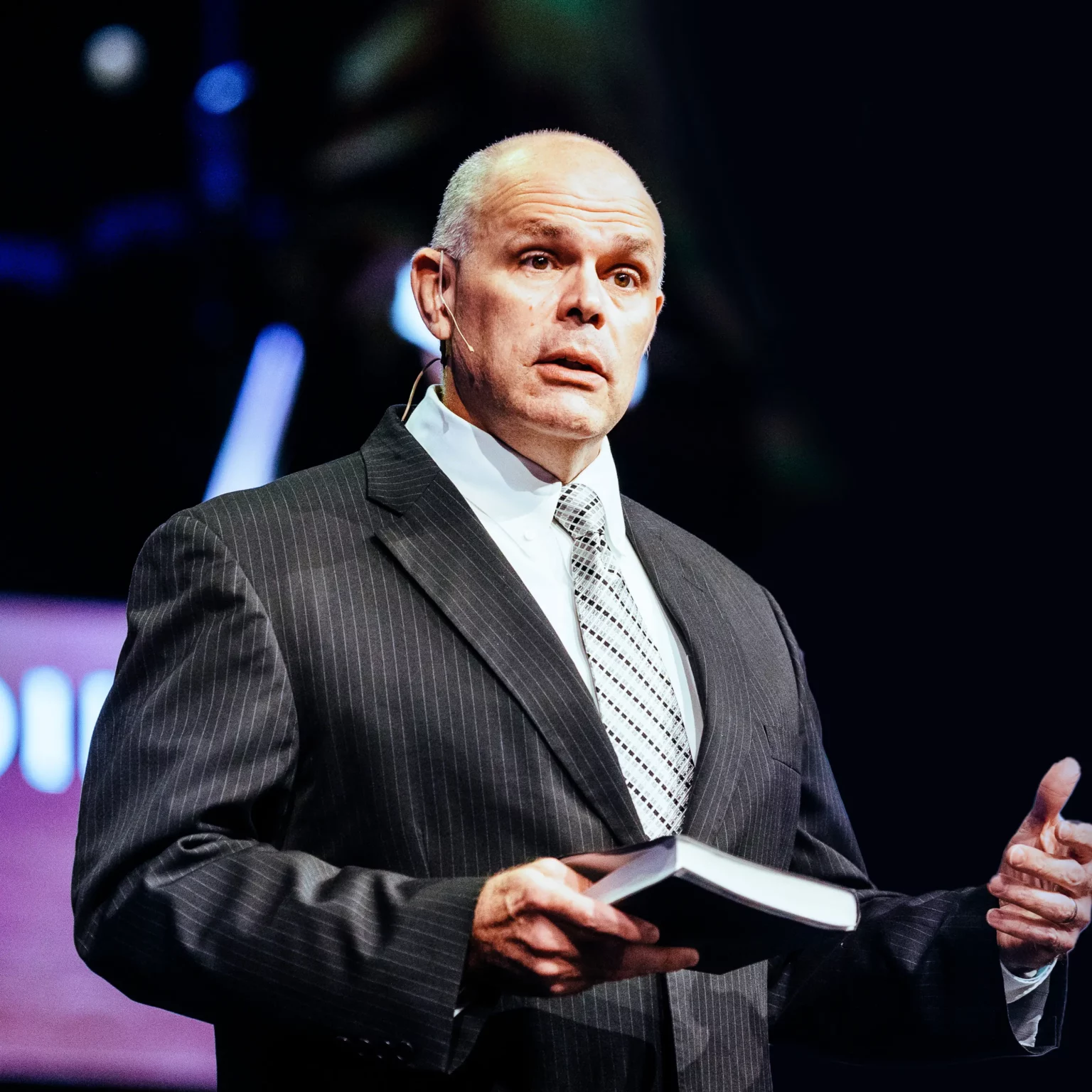 Pastor David Rose speaking on showing love to questioning friends